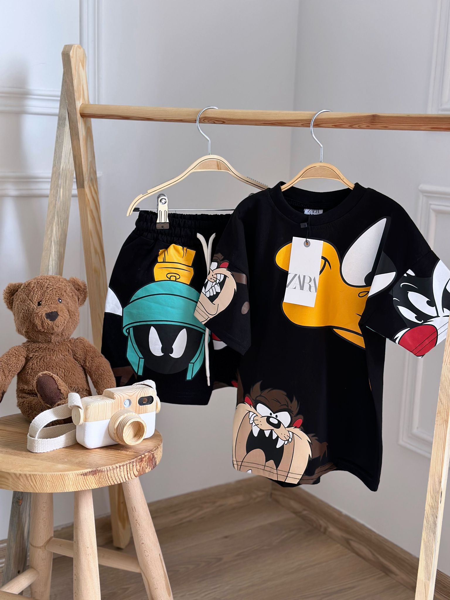Siyah Looney Tunes Şortlu Takım
