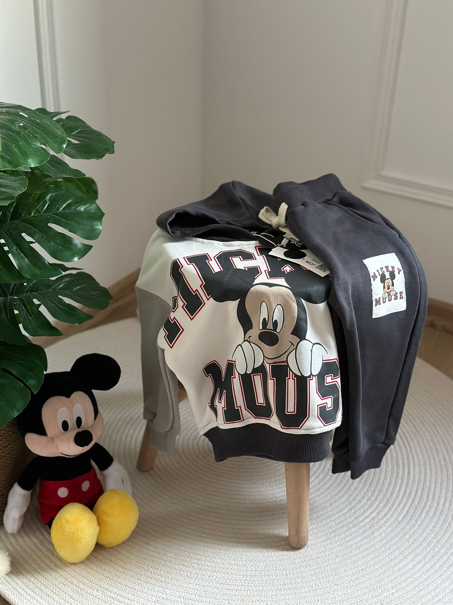 Kırmızı Kol Detay Detaylı Mickey Mouse Eşofman Takımı