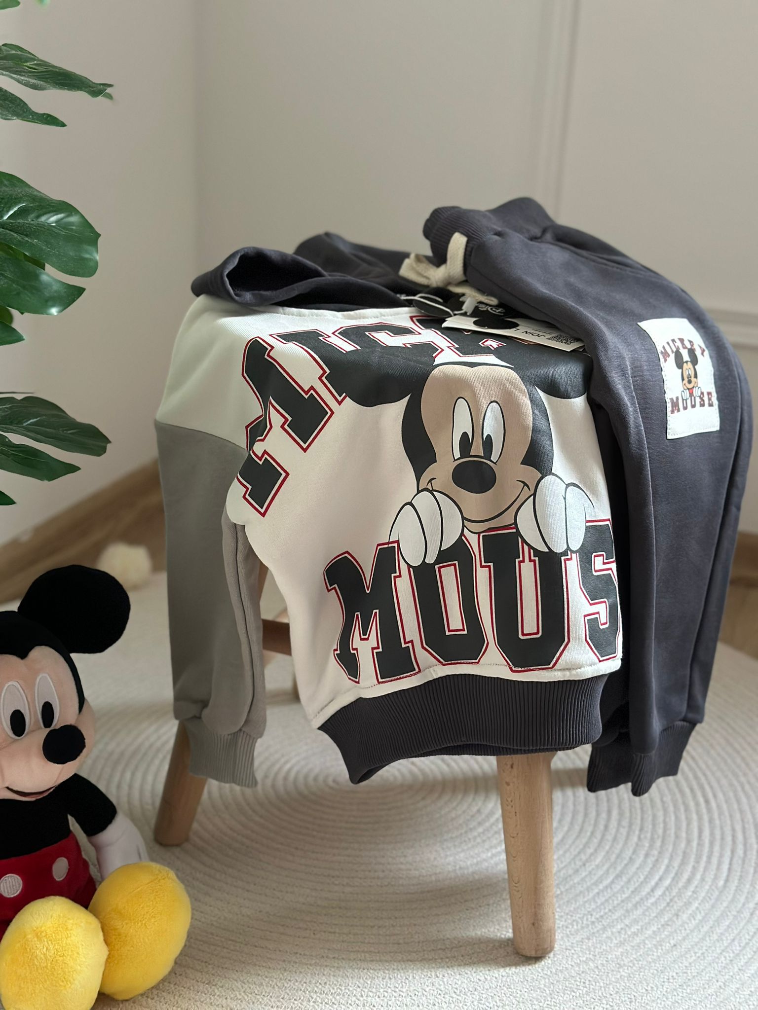 Kırmızı Kol Detay Detaylı Mickey Mouse Eşofman Takımı