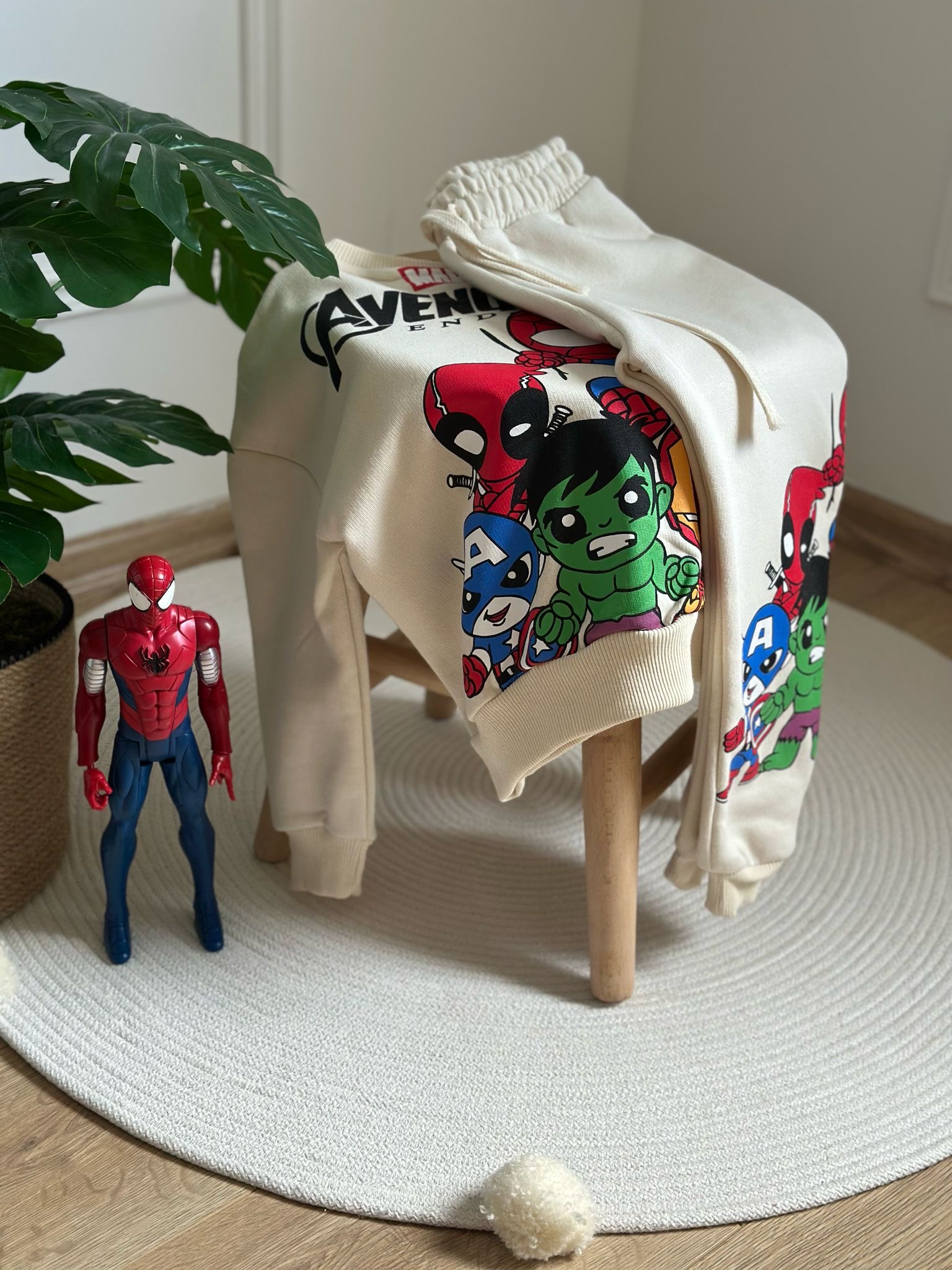 Krem Rengi Avengers Figür Baskılı Eşofman Takımı