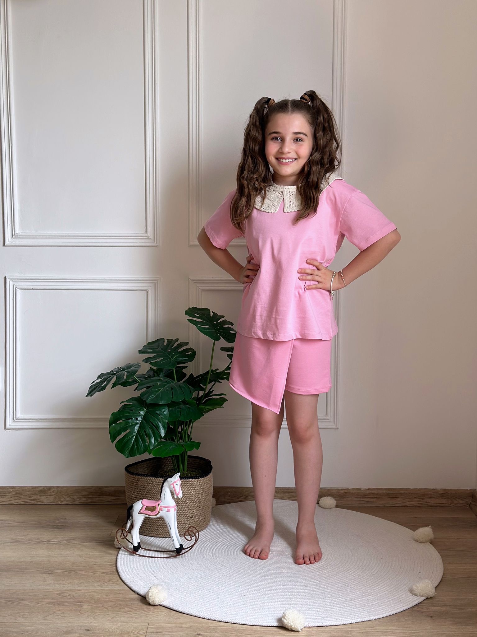 Pembe Dantel Yaka Detaylı Şortlu Takım