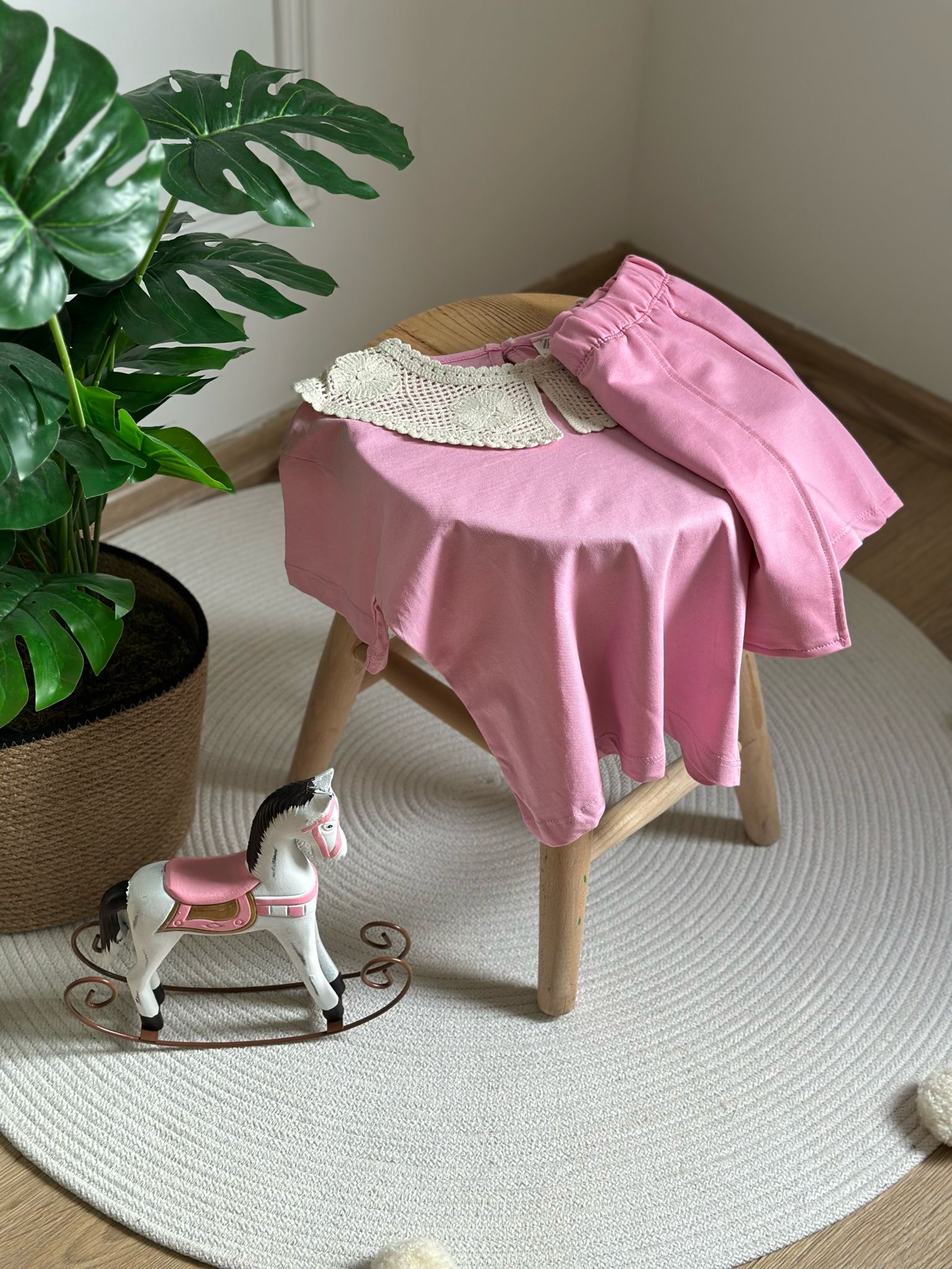 Pembe Dantel Yaka Detaylı Şortlu Takım
