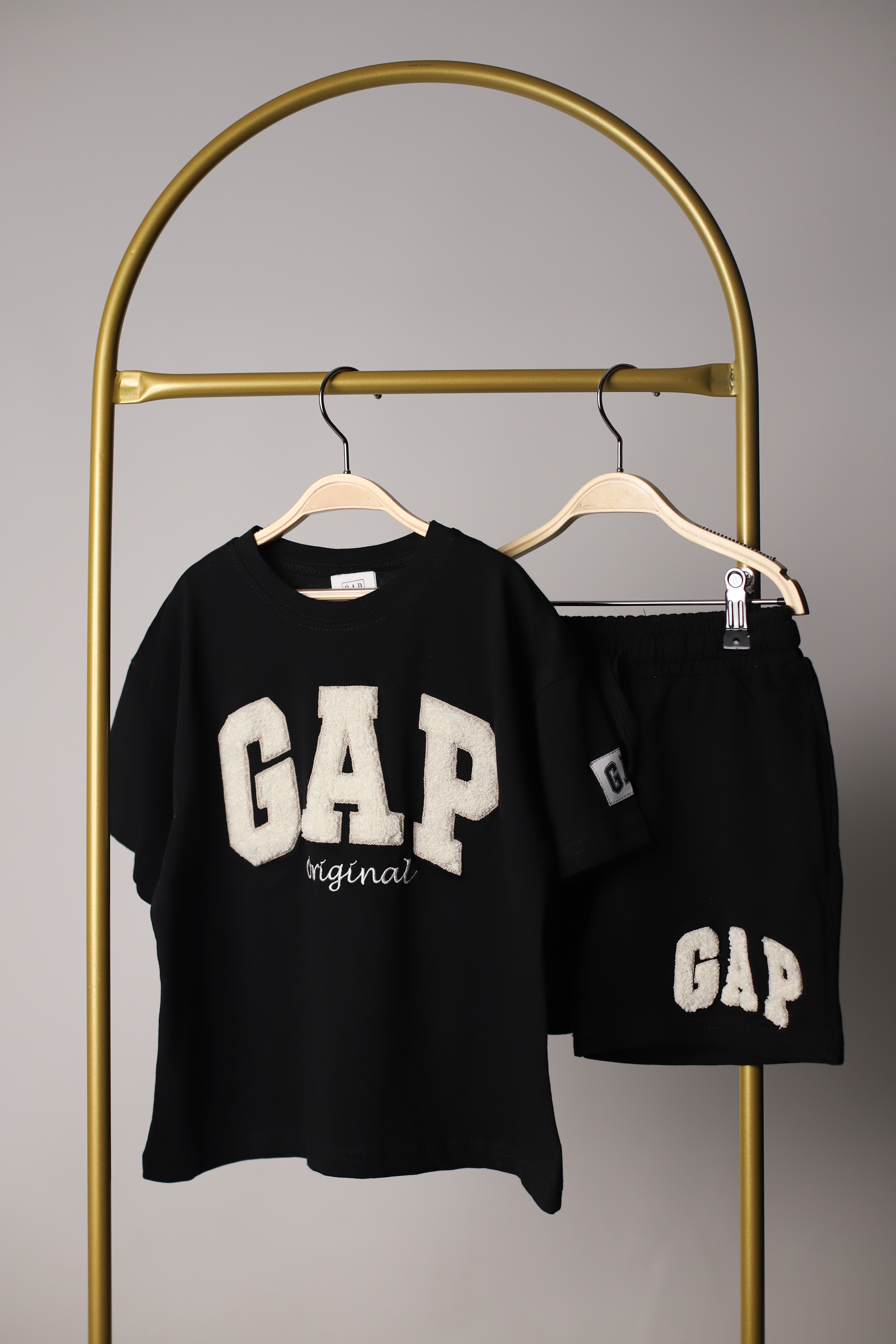 Siyah Gap Punch İşlemeli Şortlu Takım