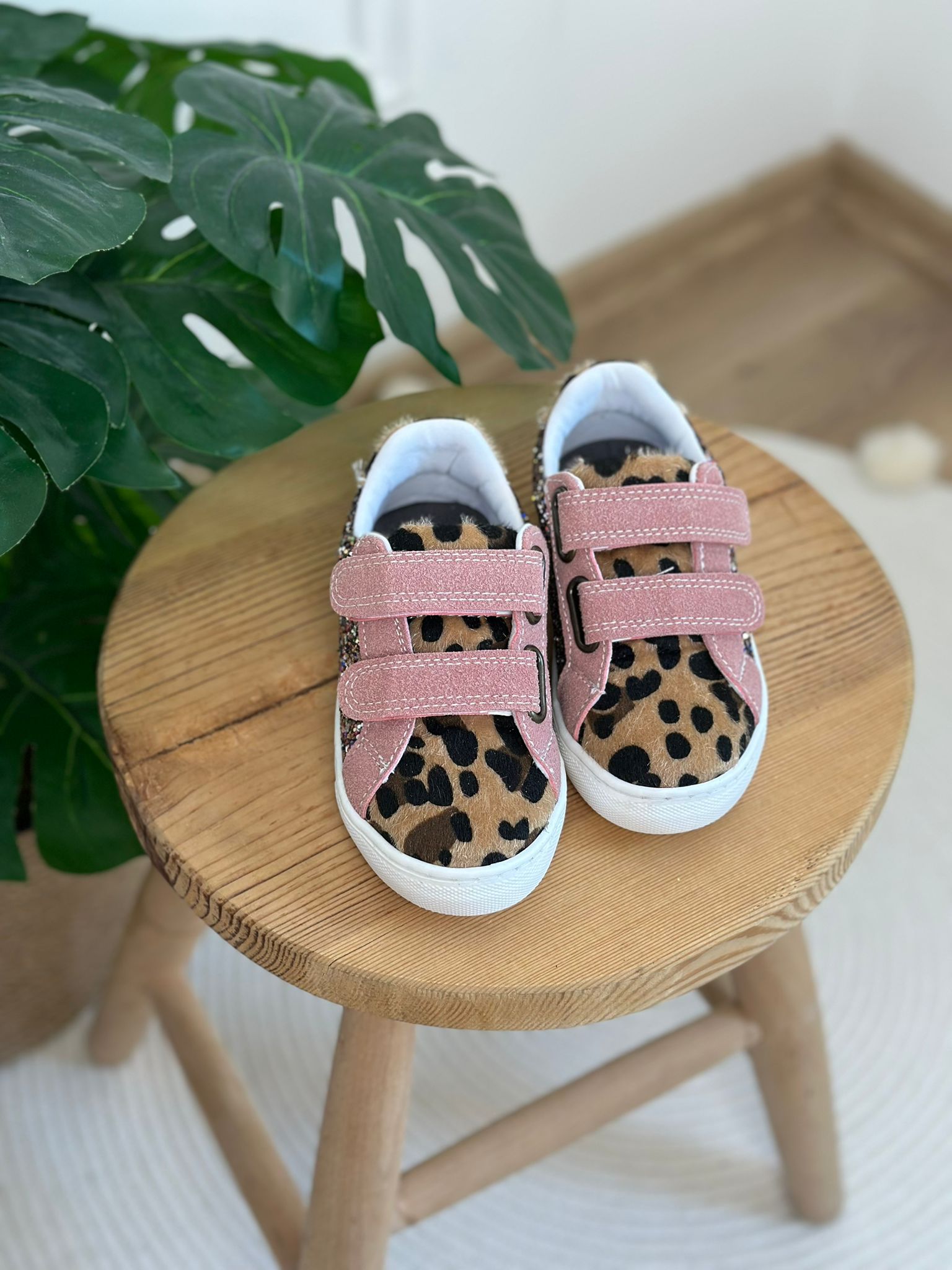 %100 Deri, Pembe Leopar Ve Yaldız Detaylı Ortopedik Taban Sneaker