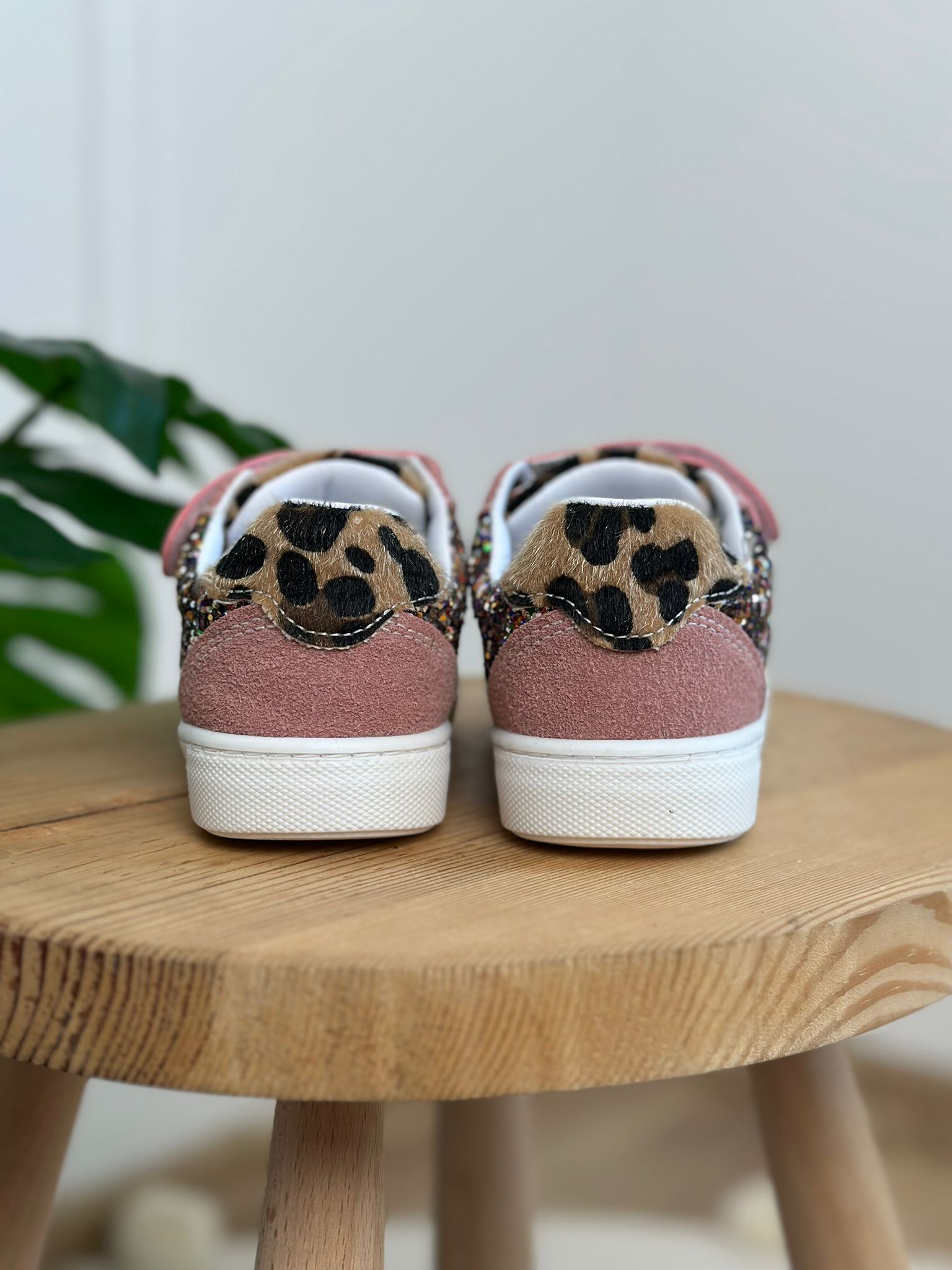 %100 Deri, Pembe Leopar Ve Yaldız Detaylı Ortopedik Taban Sneaker